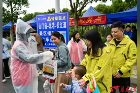 暖心！君山片区准备万份礼品相赠——文创伴手礼 让游客“带走平潭”图片