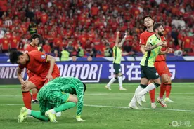 国足主场0-2不敌澳大利亚，世预赛出线前景不佳！伊万科维奇又成罪魁祸首？图片