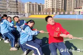 岱岳区粥店中学举行超“燃”拔河比赛图片