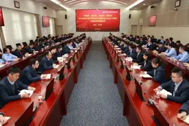 航空工业上电所副所长缪万胜为基层支部讲授专题党课图片