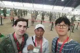 【凡星耀古城】“ 西安好人”岳保证：用“陕味英语”讲好兵马俑故事图片