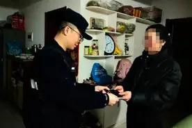 纸上“对话”帮聋哑人寻回手机 民警获“无声”点赞图片
