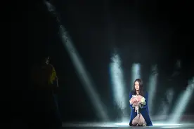 央华版话剧《悲惨世界》在南京上演图片