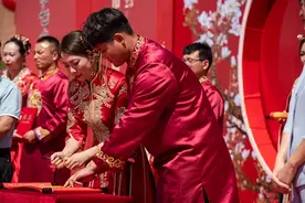 职业媒人哄抬彩礼、为争面子相互攀比，当婚姻被高额彩礼裹挟图片