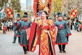 武汉各大景区跨年活动精彩纷呈 东湖绿道8年累计游客量突破1亿图片