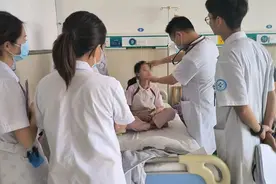 一名罕见自身免疫性脑炎患儿在这里康复图片