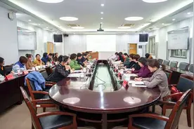 “科技蓝”映“巾帼红”，织就多彩“双面绣”——从“政策突围”到“生态赋能”的科创巾帼行动镇江实践图片