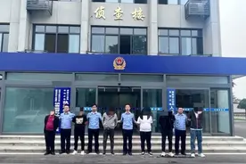 挖机司机发现工地古墓，盗掘200余件文物，警方抓了6人！图片