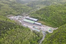 陕西麟游至法门寺高速公路最长隧道左线贯通图片