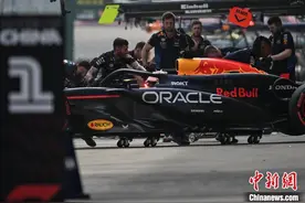 F1中国大奖赛排位赛：红牛车队包揽头排  周冠宇止步Q1图片
