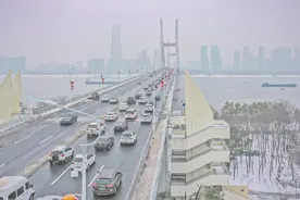 气温回升后小心桥梁冰凌坠落 武汉交警提醒：过江尽量走隧道图片
