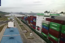 长期干旱致巴拿马运河出现船舶拥堵现象图片