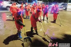 深夜，兰州一供水主管道爆裂 多部门联动紧急抢修17小时图片