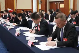 聚焦这些热点话题！广东代表团举行全体会议审议政府工作报告图片
