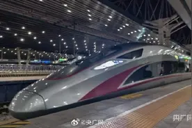北京首趟2025春运高铁开出图片