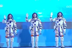 神舟十九号载人飞船成功发射 两个乘组航天员会师太空图片