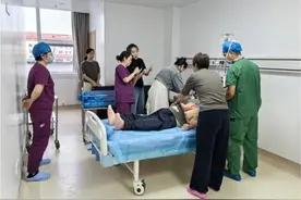 紧急！现场演练成功营救心跳呼吸骤停孕妇图片