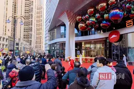 武汉洪山区白沙洲又一商业综合体开业，居民下楼就能打年货图片