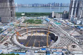72小时4.3万方！武汉周大福金融中心项目超塔筏板完成混凝土现浇图片
