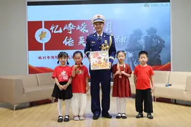 听消防英雄讲述救援历程，这堂课孩子们将终生受益图片