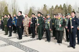宁夏贺兰县：清明祭英烈图片