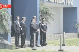 独家视频丨秘鲁部长会议主席在机场迎接习近平主席到访图片