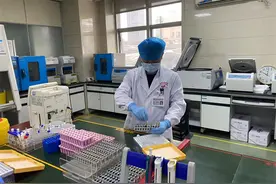 湖南省肿瘤医院检验科屈斌：精准检测 全力守护患者健康图片