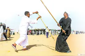 埃及南方，很多人会跳棍子舞图片