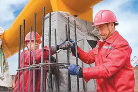西气东输四线天然气管道新疆段主体线路焊接完工图片