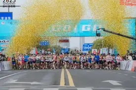 2万名跑友激情竞逐！2025盐城马拉松鸣枪开跑图片
