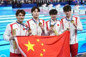 中国游泳打破美国队数十年垄断！海外网友力挺：喷子这回闭嘴吧图片