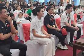 邹敬园蝉联奥运双杠金牌 父亲：希望他继续为国家争光，还要经营好自己的小家图片