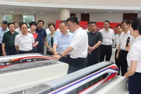 青岛分公司成立后，山东铁投集团与中车青岛四方公司共探合作空间图片
