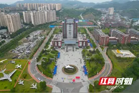 张家界航院：“一站式”服务助力学子赴“新”程图片