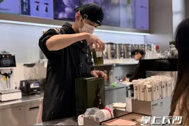 长沙奶茶店集体上新果蔬汁成新宠图片