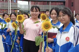 种下向日葵 愿莘莘学子不负时光一举夺魁图片