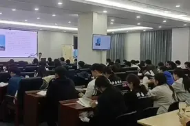 挥洒汗水，健康同行！片仔癀为羽毛球三级裁判员培训班提供产品图片