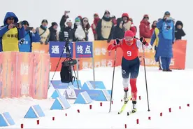 “十四冬”越野滑雪公开组女子30公里集体出发比赛黑龙江队夺金图片