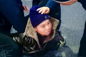 男子趁劳作时越狱潜逃25年落网，当年伪装成流浪人员卖唱、乞讨一路逃亡图片