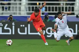 中国男足0：0逼平塔吉克斯坦队，射门少10次。亚洲杯小组出线堪忧图片