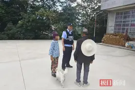 老人负气离家出走，民警暖心劝导解心结图片