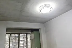 房屋漏水引纠纷，法官调解暖人心图片