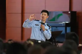 化解青少年“成长的烦恼”、调解亲子矛盾，“不是警察分外事”图片