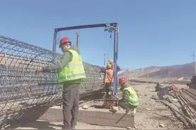 青海省多个重点公路项目掀起施工热潮图片