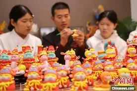 山东临沂：“蛇元素”非遗面塑迎新年图片