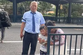 6岁男孩迪士尼游玩不慎走失 好心驾驶员帮他找回奶奶图片