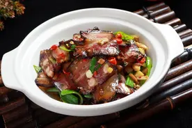 周末美食DIY丨简单易上手，炒道腊肉迎新年图片