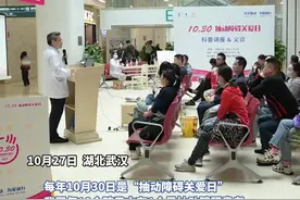 上课挤眉弄眼、发出怪声，10岁男孩总被请家长！专家：不是调皮，而是“抽动障碍”图片