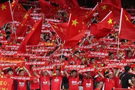 70588人！国足主场赛观众人数创新高图片