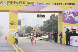 半马男子组冠军：“黄冈是我的幸运地”图片
